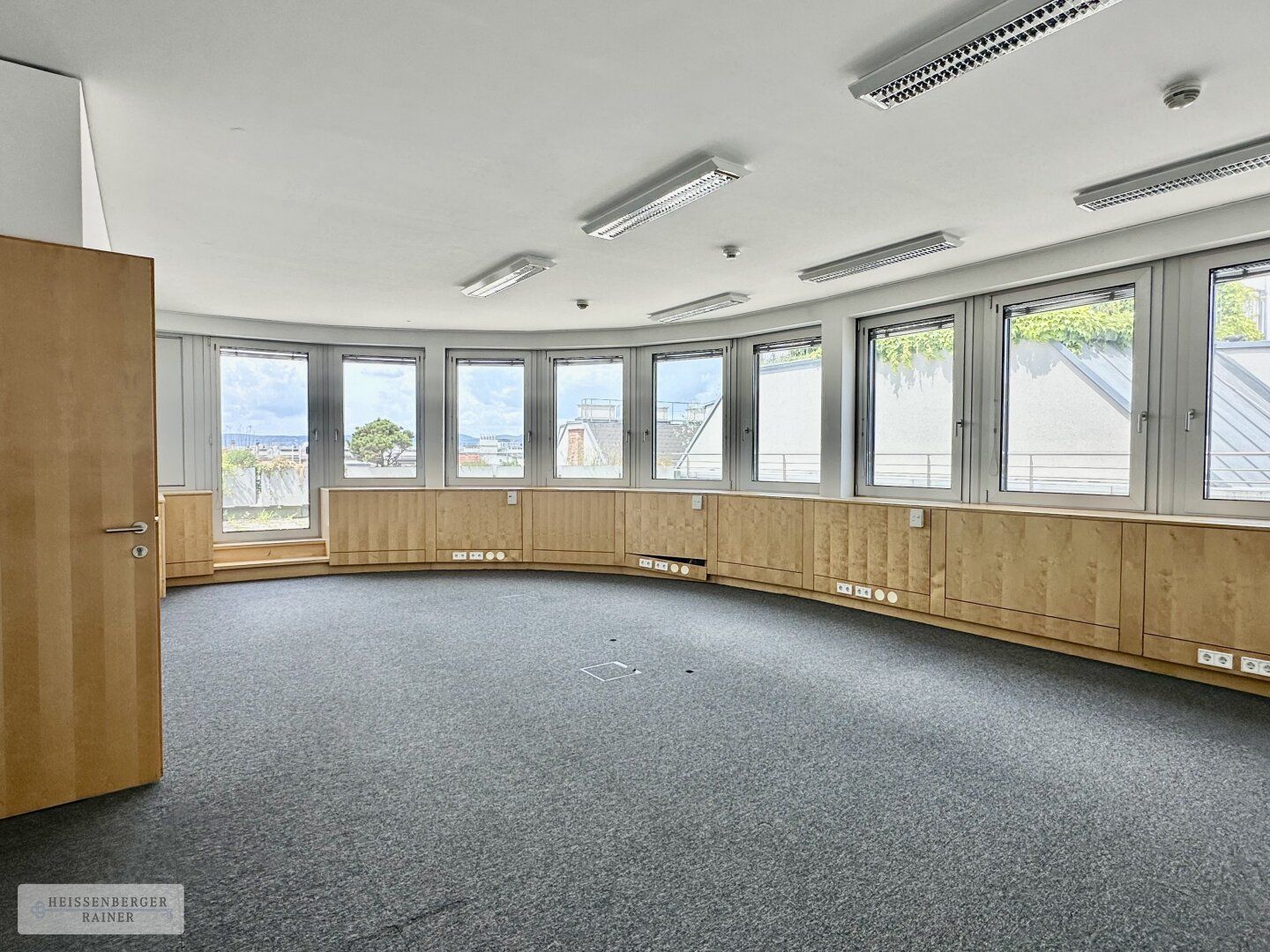 ARBEITEN MIT FERNBLICK /// MODERNES, FLEXIBLES BÜRO MIT GROSSER TERRASSE - Ansicht 2