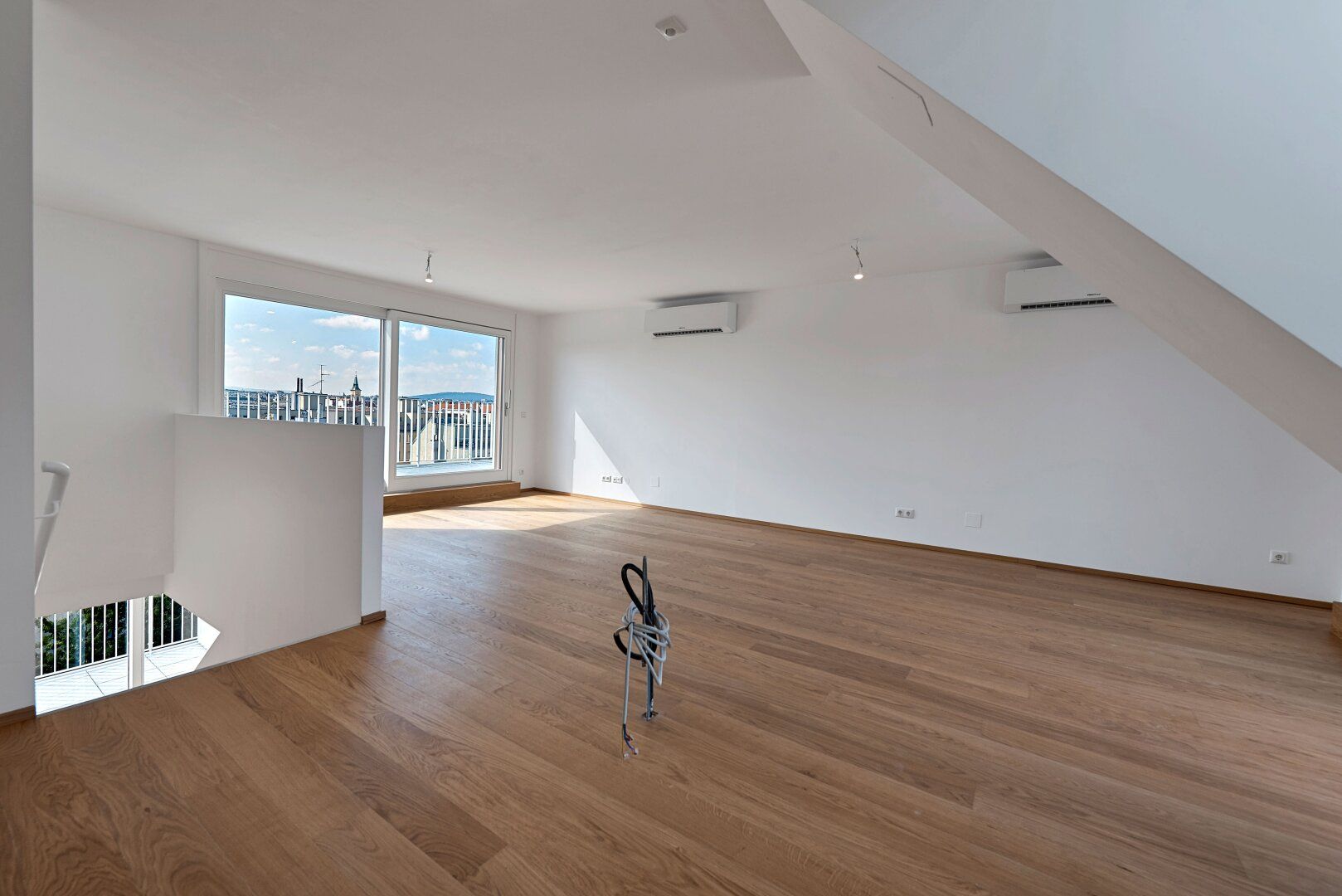 THE TEMPTATION - Dachgeschoss-Maisonette mit 2 Terrassen + Balkon | 33 m² Freifläche, 4 Zimmer - Mehr