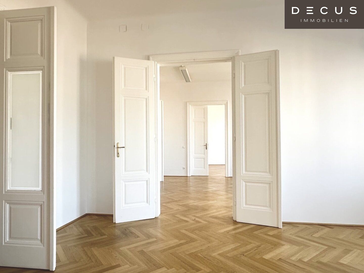 | 4 ZIMMER | SIEBENSTERNGASSE | AB SOFORT VERFÜGBAR | ALTBAU | BESICHTIGUNGEN MÖGLICH