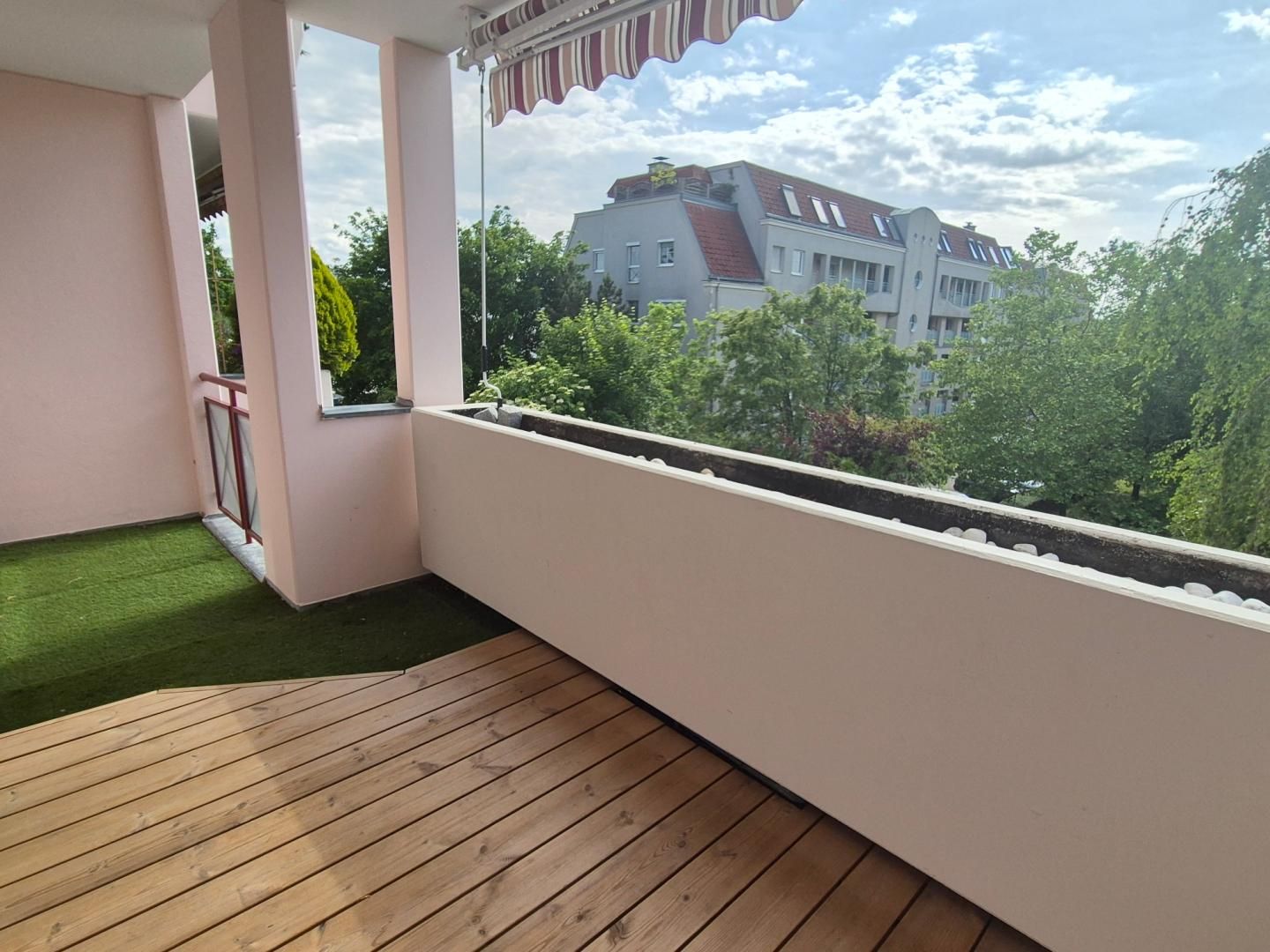 SCHÖNE 3-ZIMMER MIETWOHNUNG MIT LOGGIA UND CARPORT
