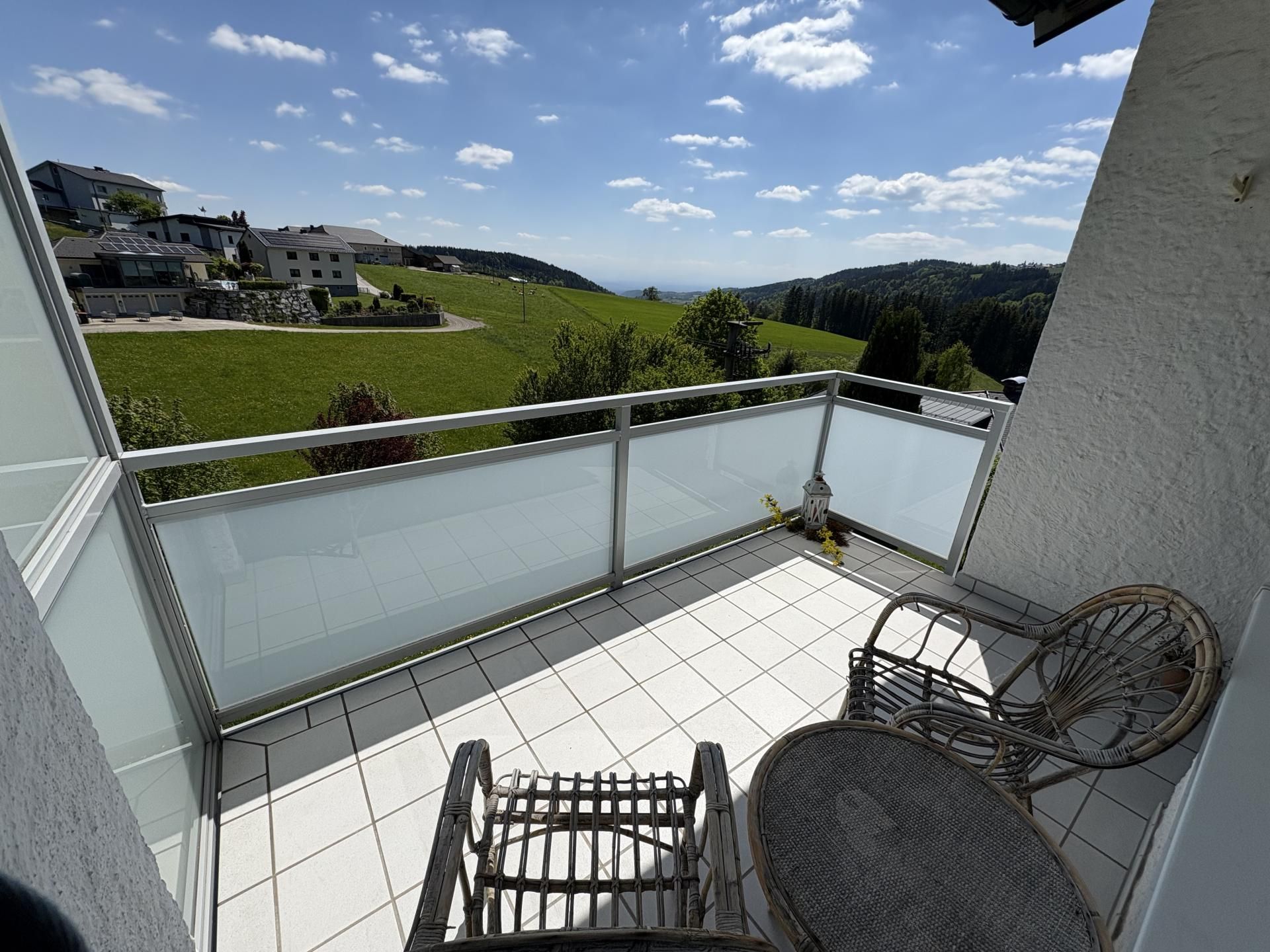Kleine feine Eigentumswohnung mit herrlichem Süd-Balkon (Weitblick!)