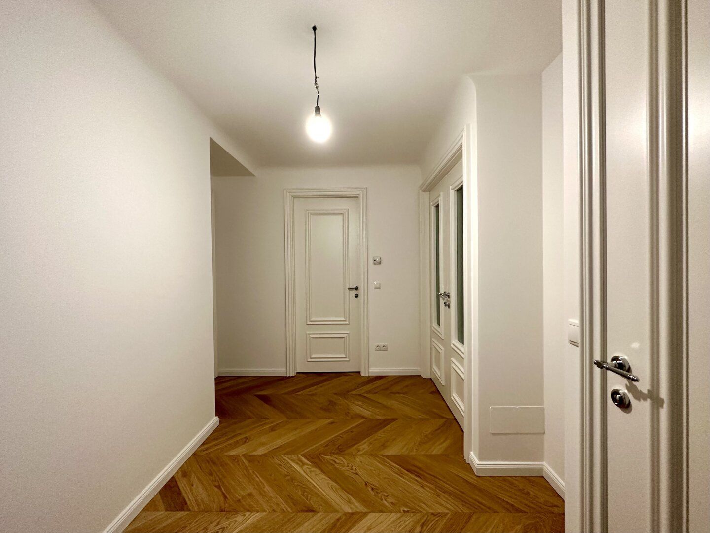 SCHNÄPPCHEN!!!TOP SANIERTE EG Wohnung direkt beim Obkirchermarkt Nur 5800 EUR PRO M2!!!