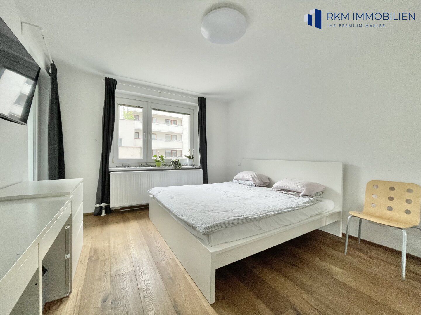 Vollrenovierte 4-Zimmer-Wohnung vor der U-Bahn Station U6 Dresdnerstraße