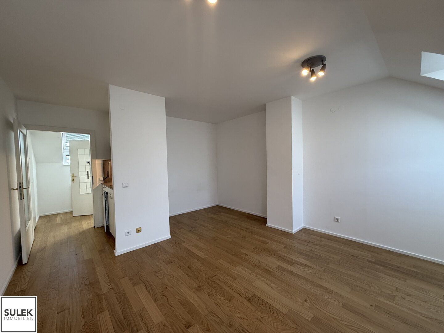 Wohnen im Grünen: Helle 1-Zimmer-Dachgeschosswohnung in Hietzing – pohled 6