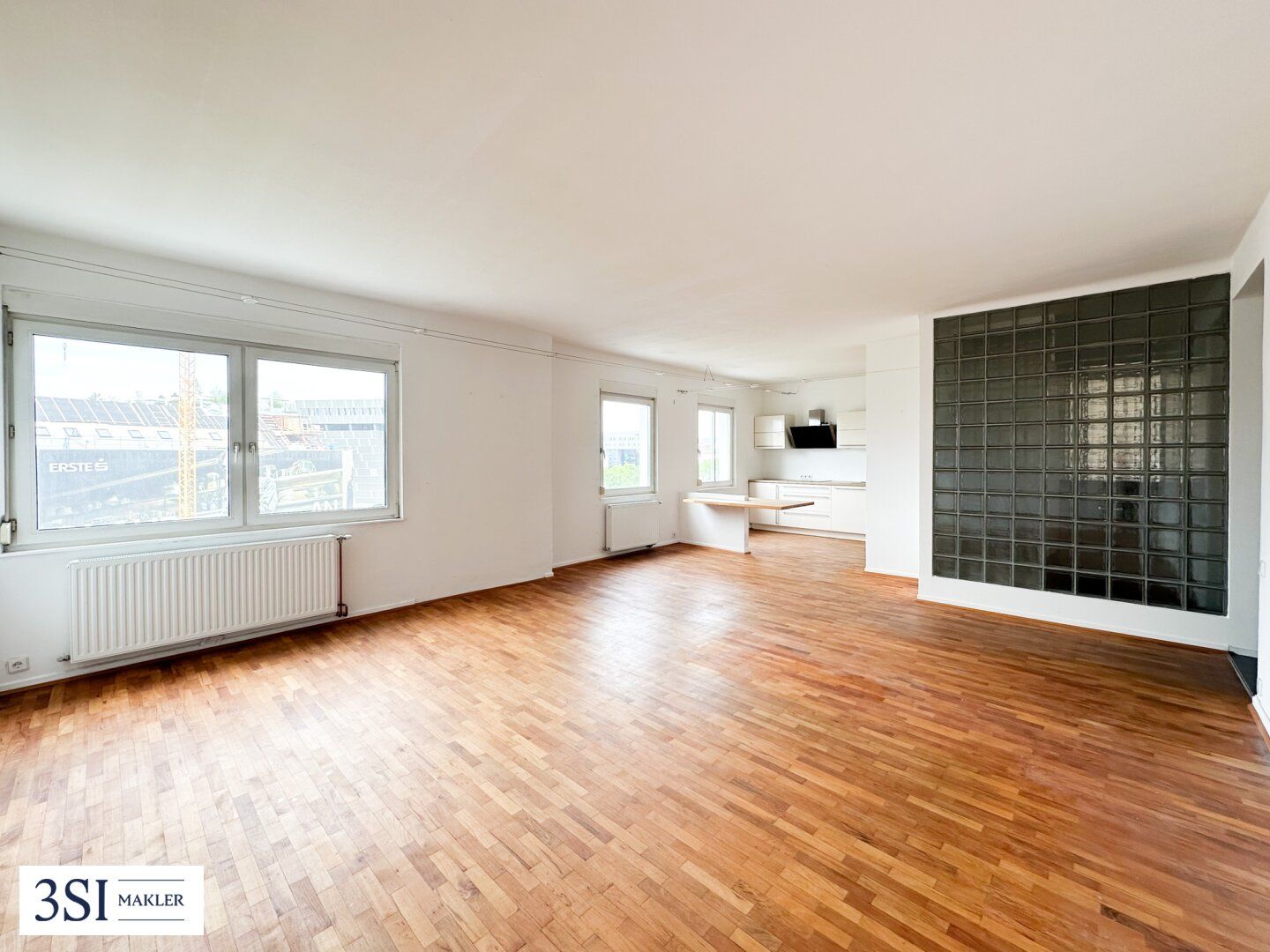 MAHÜ127: Residieren wie ein König - Lichtdurchflutete 2,5-Zimmer-Dachgeschoßwohnung in Top-Lage des 6. Bezirks