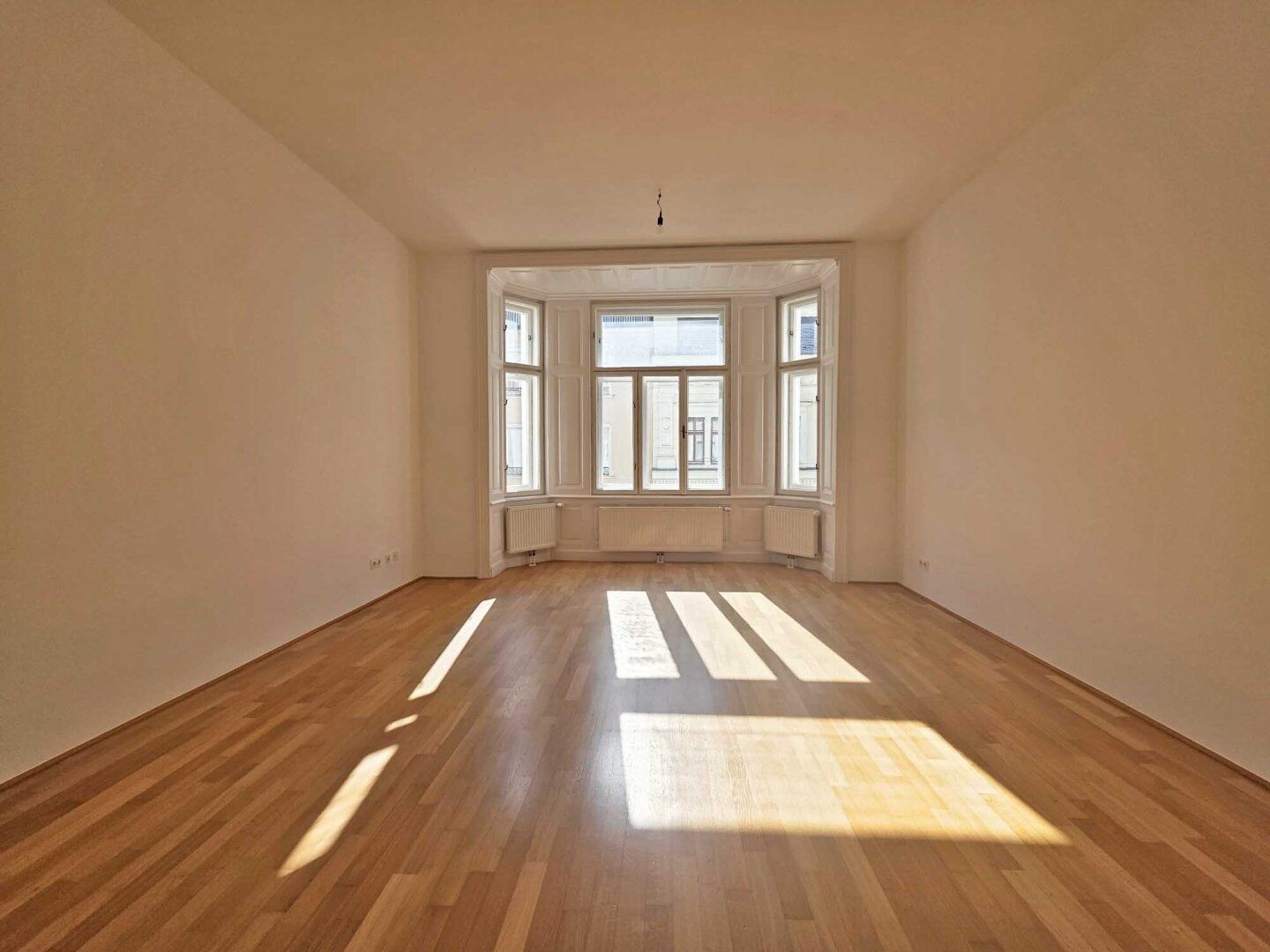 NEUBAUGASSE | 3-Zimmer-Wohnung in generalsaniertem Altbau | barrierefrei | U3 