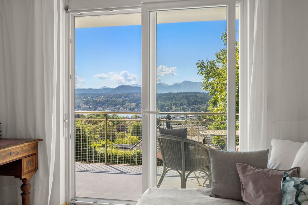 ZWEITWOHNSITZ: Seeblick-Wohnung mit Outdoor-Pool