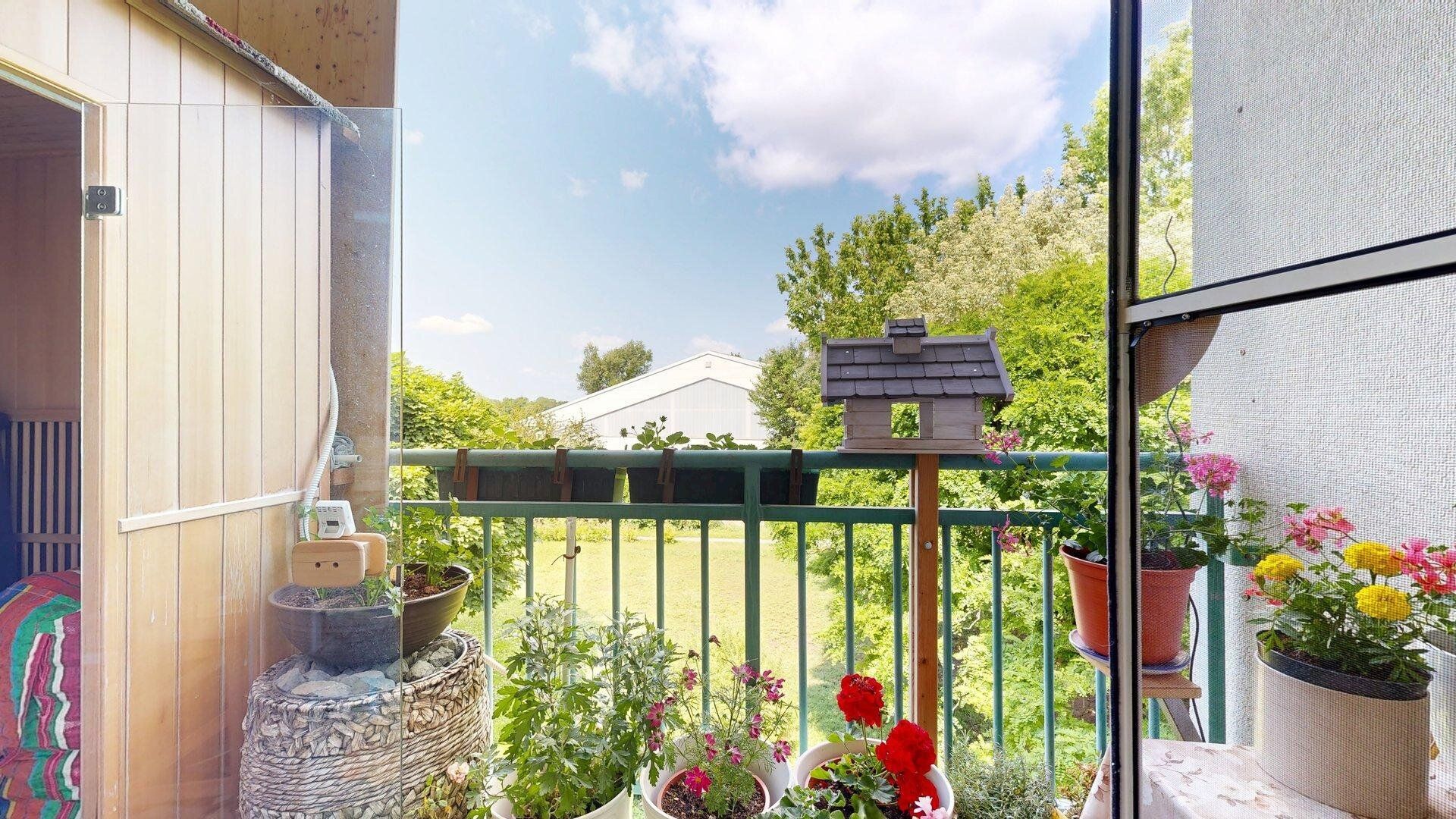 Traumhafte 3-Zi-Eigentumswohnung mit Loggia, Klimaanlage, Infrarotsauna und Grünblick vor den Toren Wiens