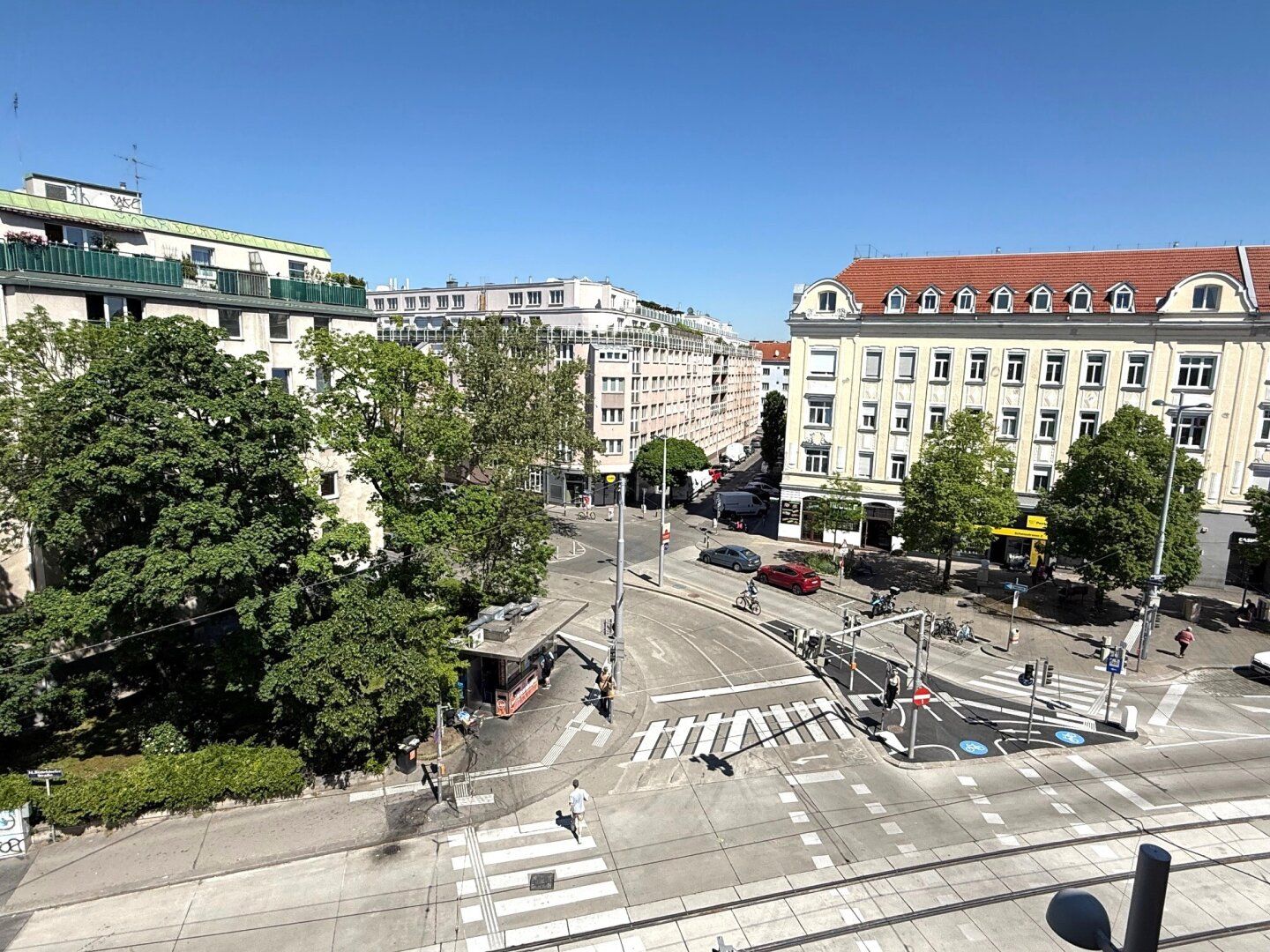 Sanierte 2 Zimmer-Altbauwohnung im 3. Liftstock - Nur ca. 2 Gehminuten zur U3 Station Johnstraße