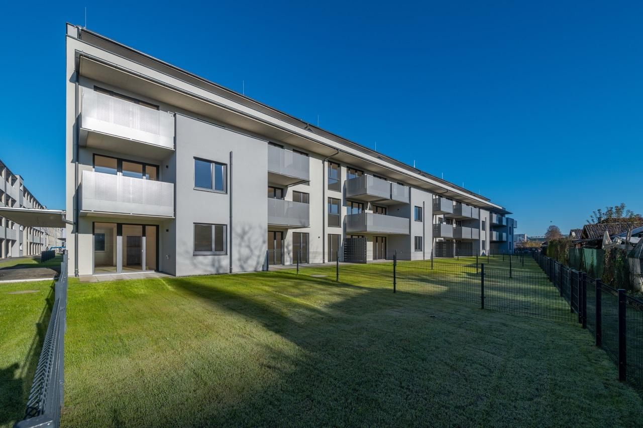 WOHNEN AM WASSER, MITTEN IN DER STADT! ERSTBEZUGSWOHNUNG MIT GARTEN UND PARKPLATZ