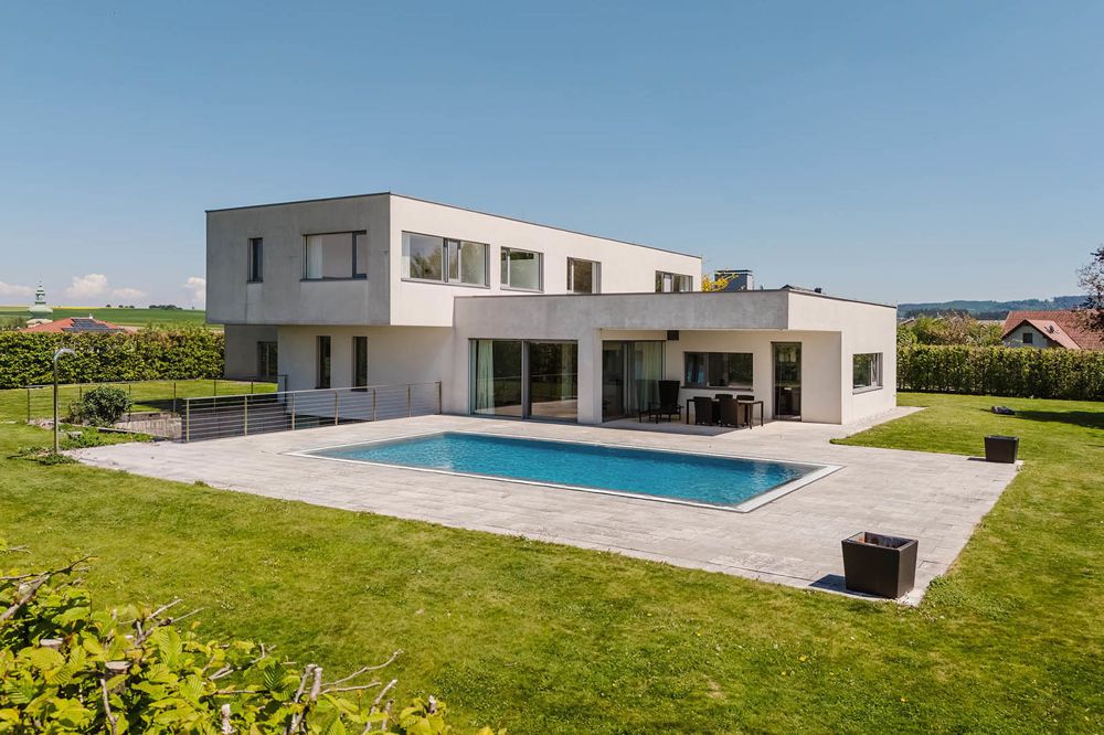 ARCHITEKTENTRAUM MIT WEITLÄUFIGEM GRUNDSTÜCK! Moderne Villa nahe Ried