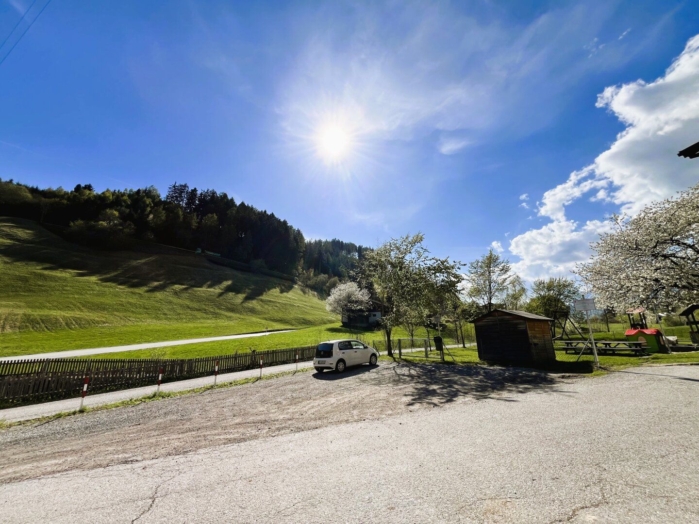 NUR EUR 840,-/m²: Sonniges Baugrundstück nahe Innsbruck im GRÜNEN - PERFEKT für die ganze FAMILIE! - Ansicht 2