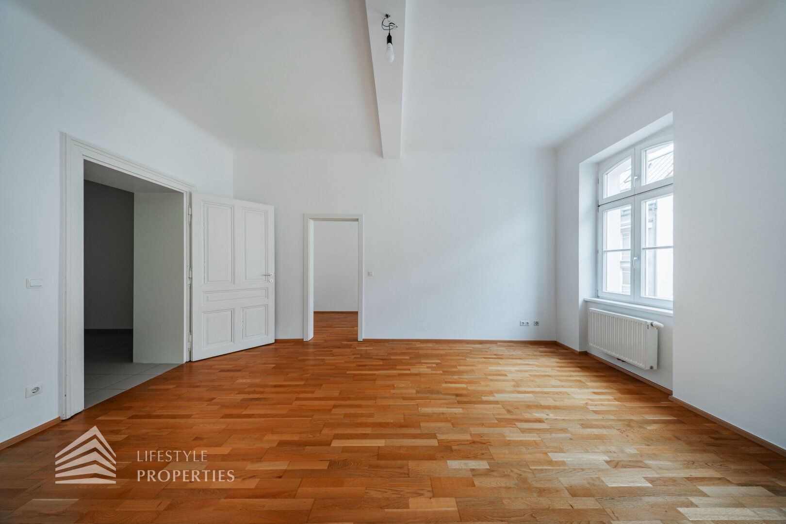 Helle 2-Zimmer Wohnung, Nähe Landstraße Hauptstraße