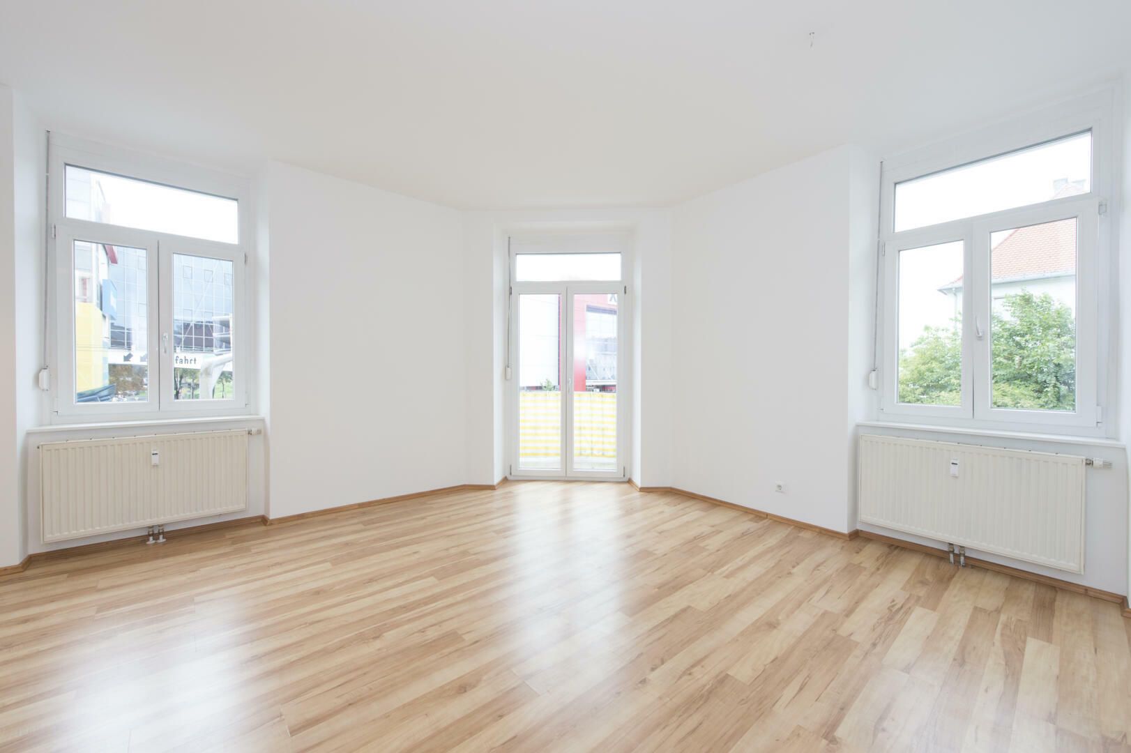 Sehr helle und moderne 2-Zimmer Wohnung mit Balkon - ab sofort verfügbar!