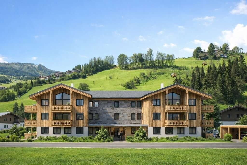 Business trifft Bergpanorama - Arbeiten, behandeln und investieren - Ansicht 3
