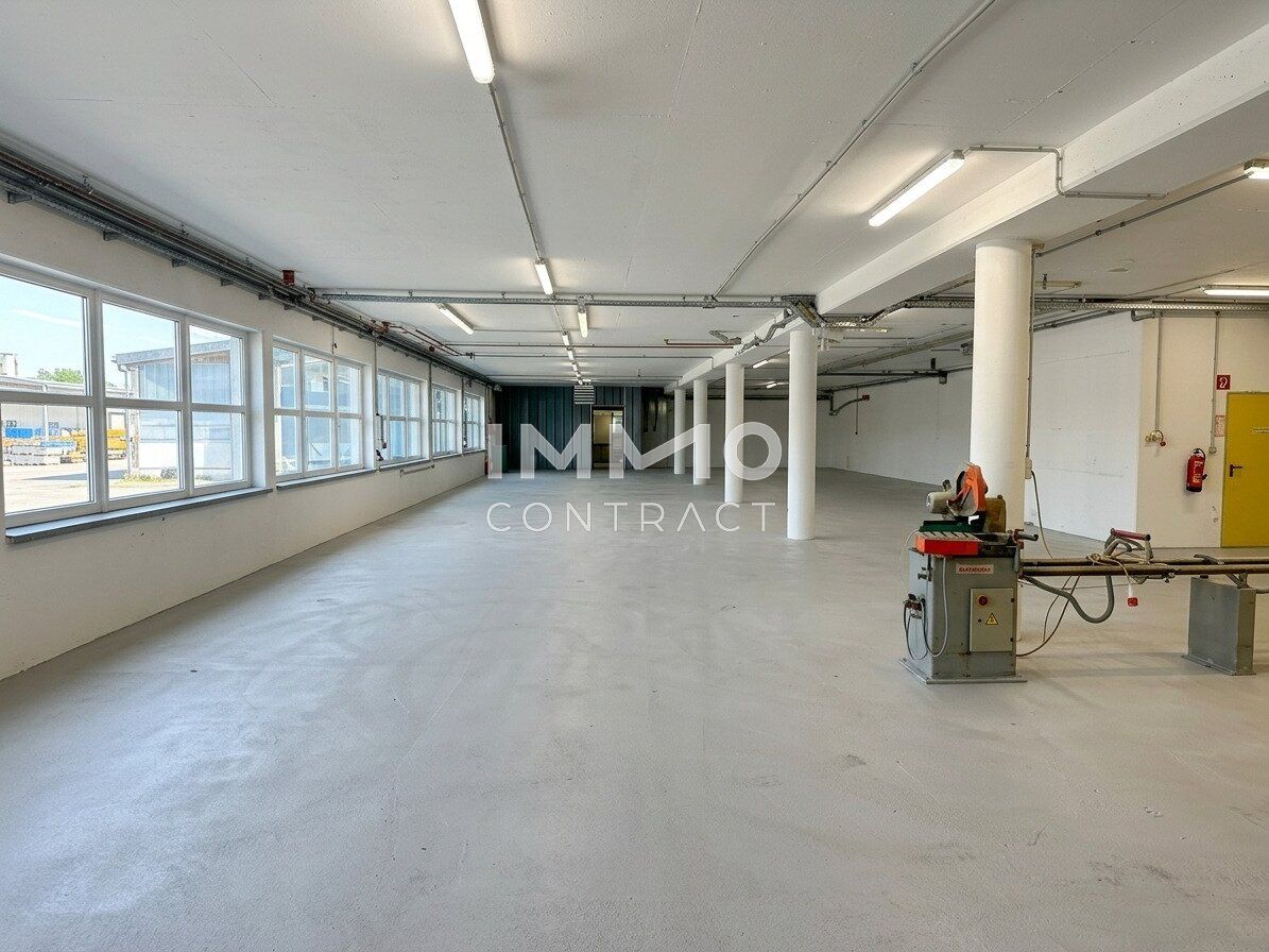 Lagerhalle mit ca. 500 m² Fläche günstig zu vermieten, Raumhöhe ca. 3,2 m, Einfahrtstor ca. 4x3 m. - Mehr