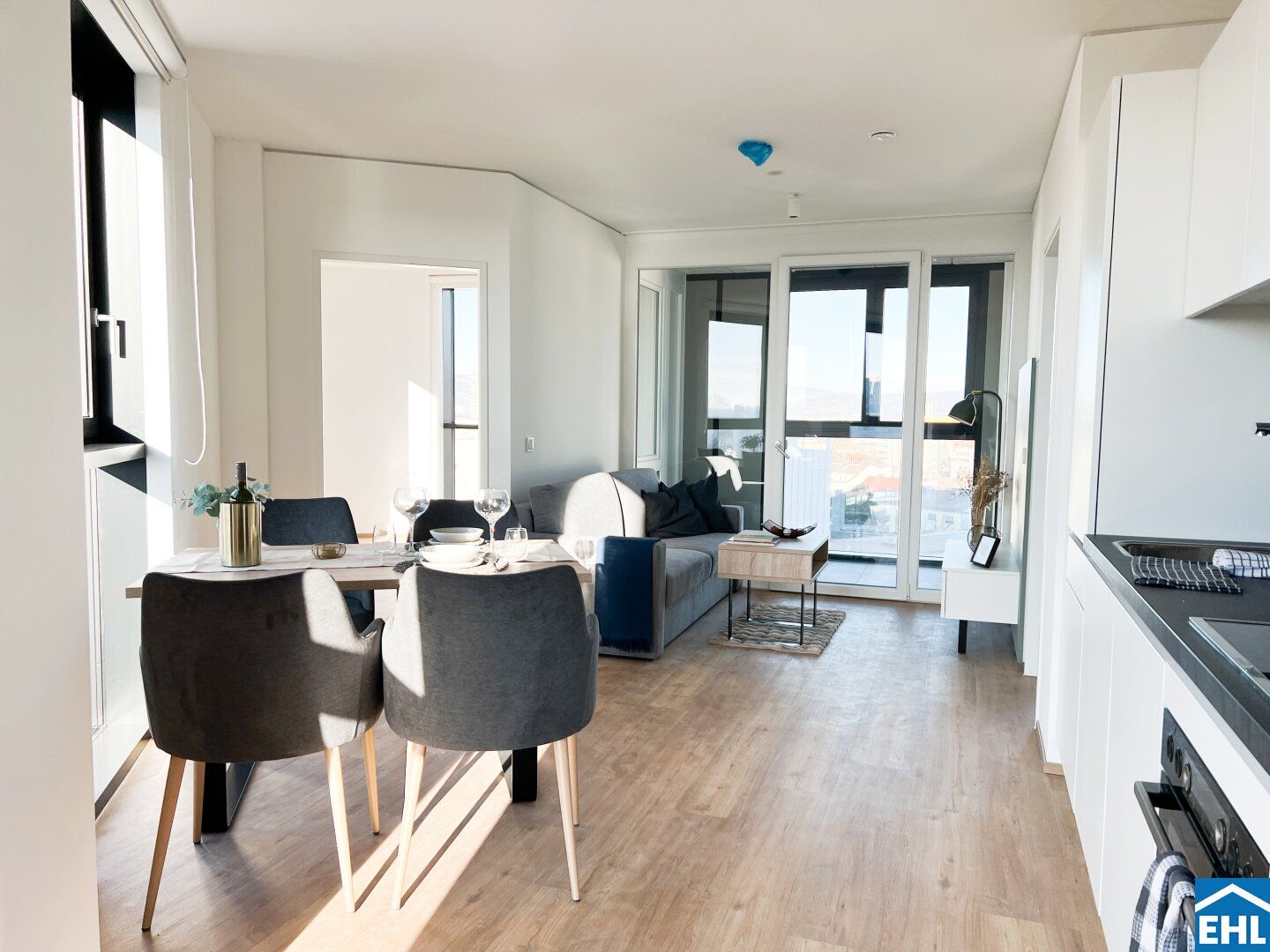 3 Zimmer Wohnung mit Einbauküche mit grandioser Aussicht im 19.OG!