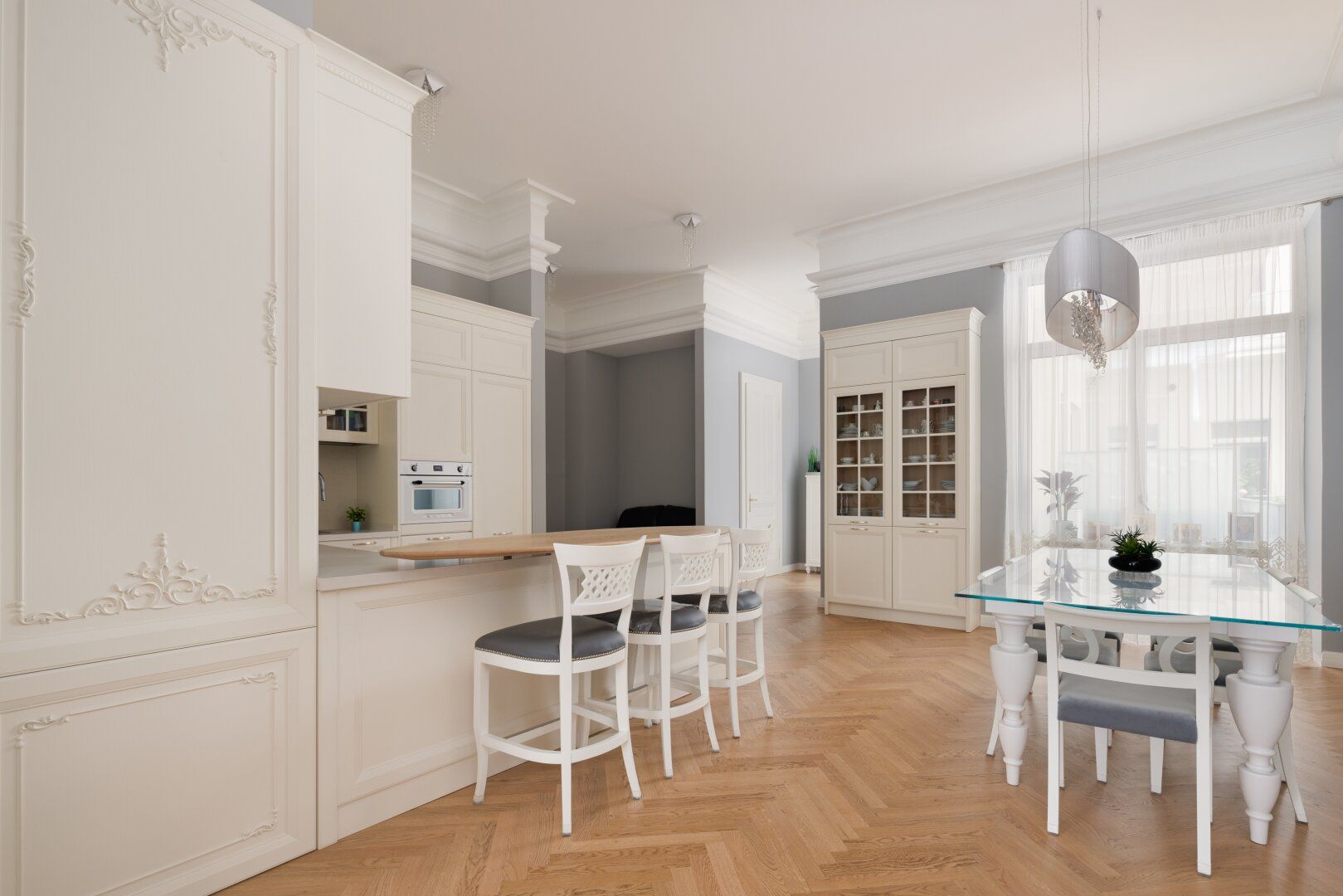 Top-sanierter Altbau mit Freiflächen & Garage - direkt an der Grenze zum 1. Bezirk