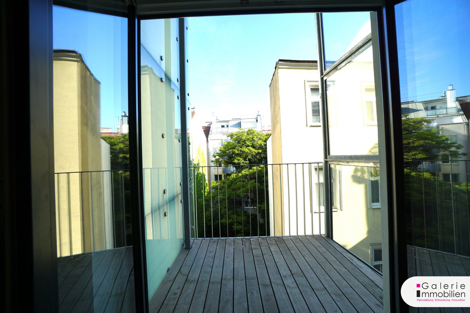 Stilaltbau - Etagenwohnung mit Erker und Loggia