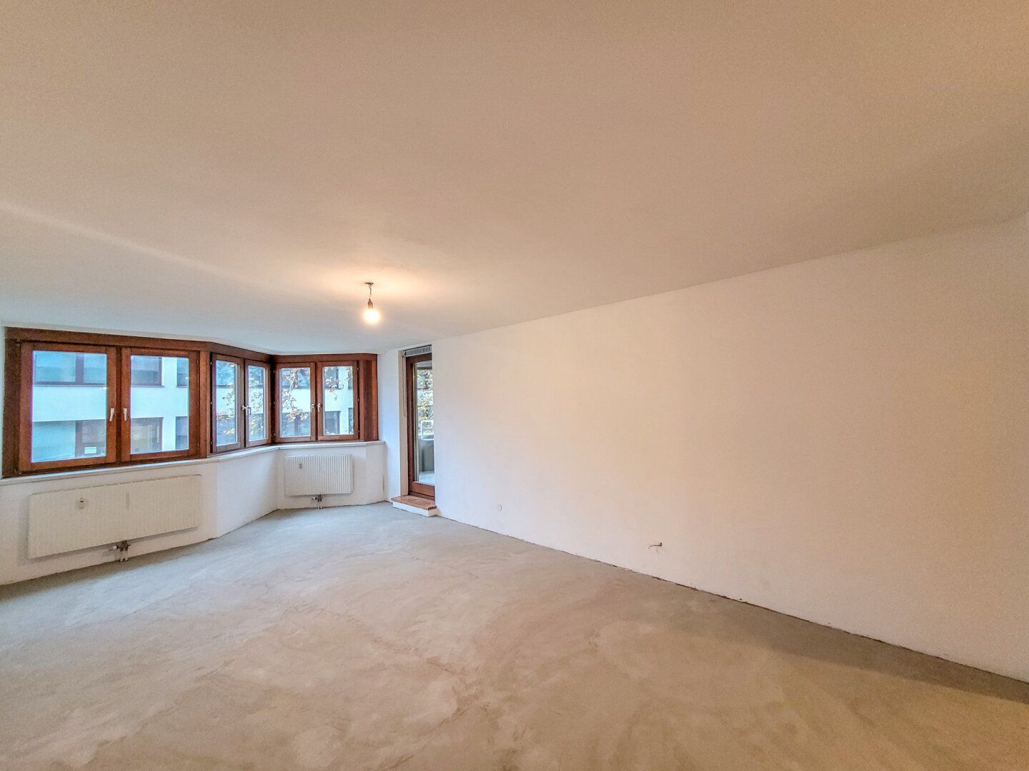 PROVISIONSFREI VOM EIGENTÜMER! SÜDLICH AUSGERICHTETE 4-ZIMMER WOHNUNG MIT LOGGIA NÄHE U4!