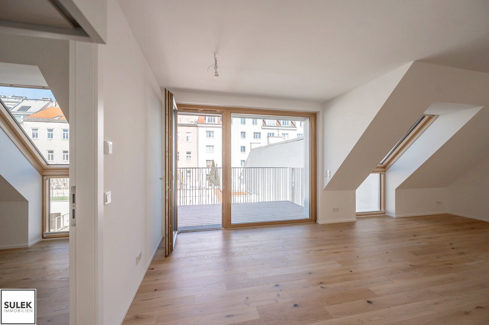 Attraktive, hofseitige 2 Zimmer Erstbezugswohnung mit Balkon und praktischen Nebenräumen - ab sofort beziehbar!