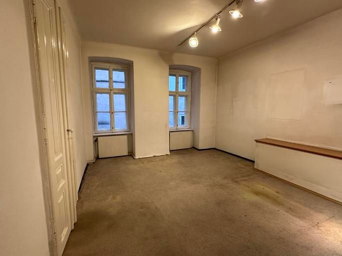 Sanierungsbedürftiger Altbau-Eigentum im 9., Bezirk