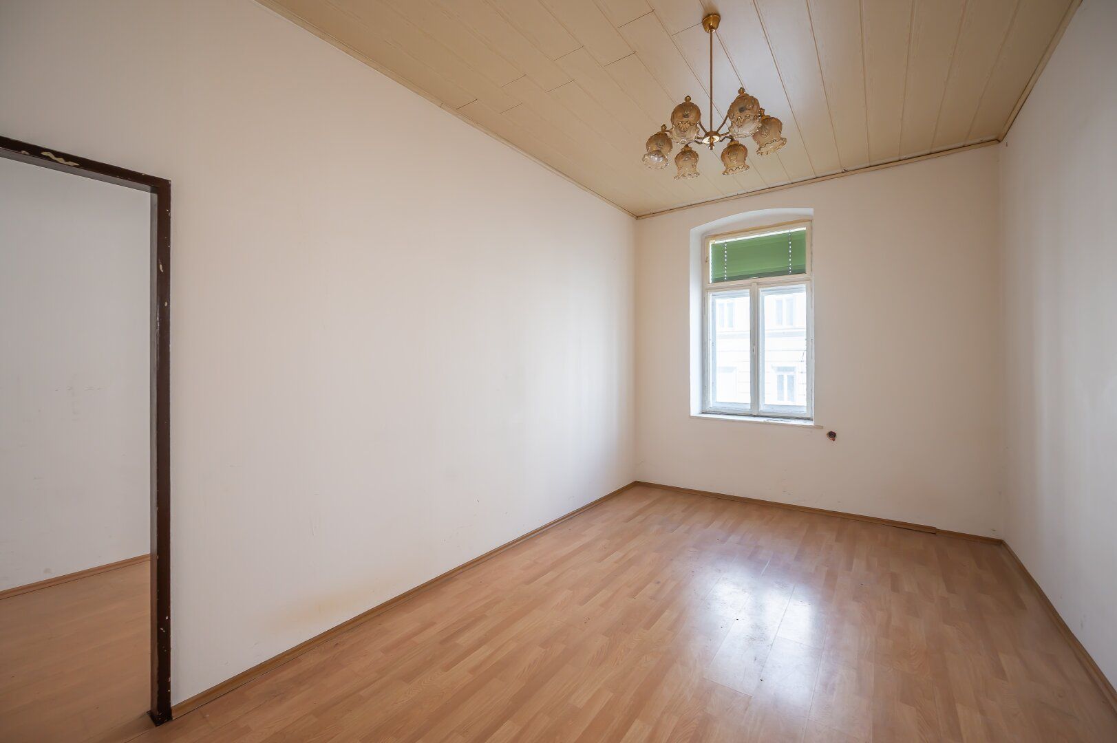 ++NEU++ Sanierungsbedürftige 2-Zimmer Altbau-Wohnung