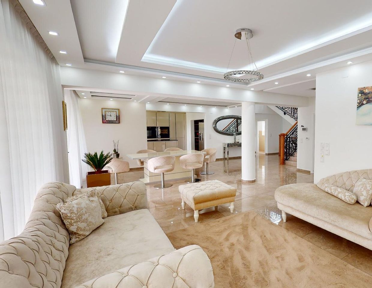 360°-Tour // Wien-Strebersdorf: Moderne Villa mit zusätzlicher Wohneinheit in zentraler Lage