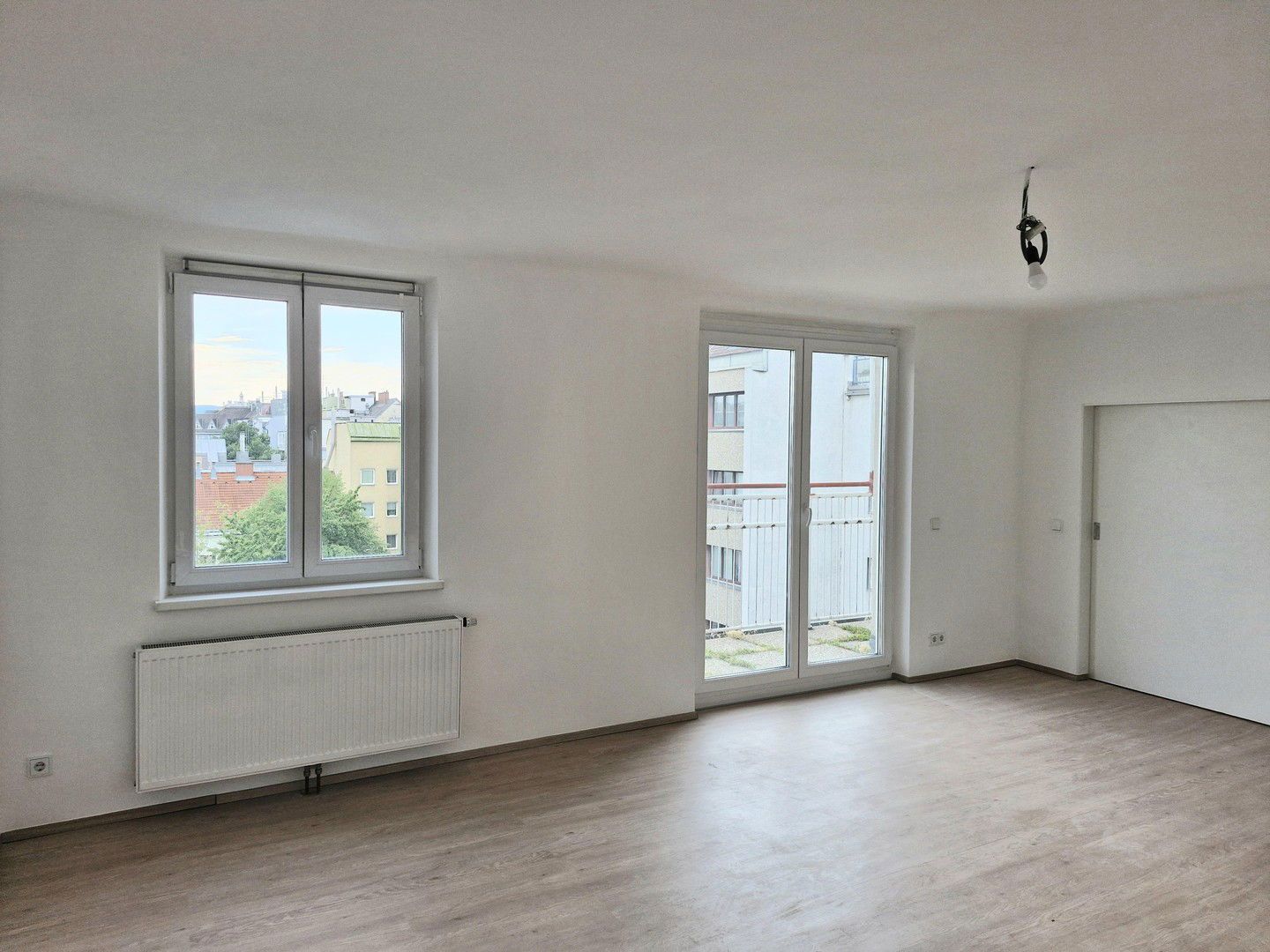 Helle DG-Wohnung mit West-Terrasse & Weitblick in zentraler u. dennoch komplett ruhiger Hoflage