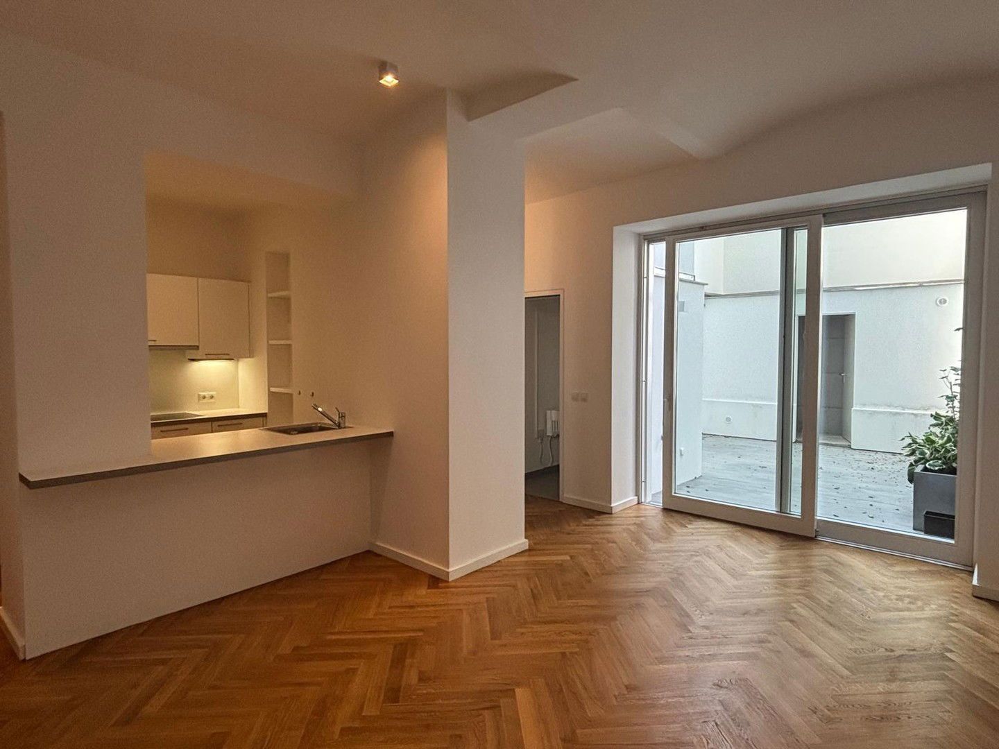 Schicke Souterrainwohnung auf 2 Etagen zu verkaufen