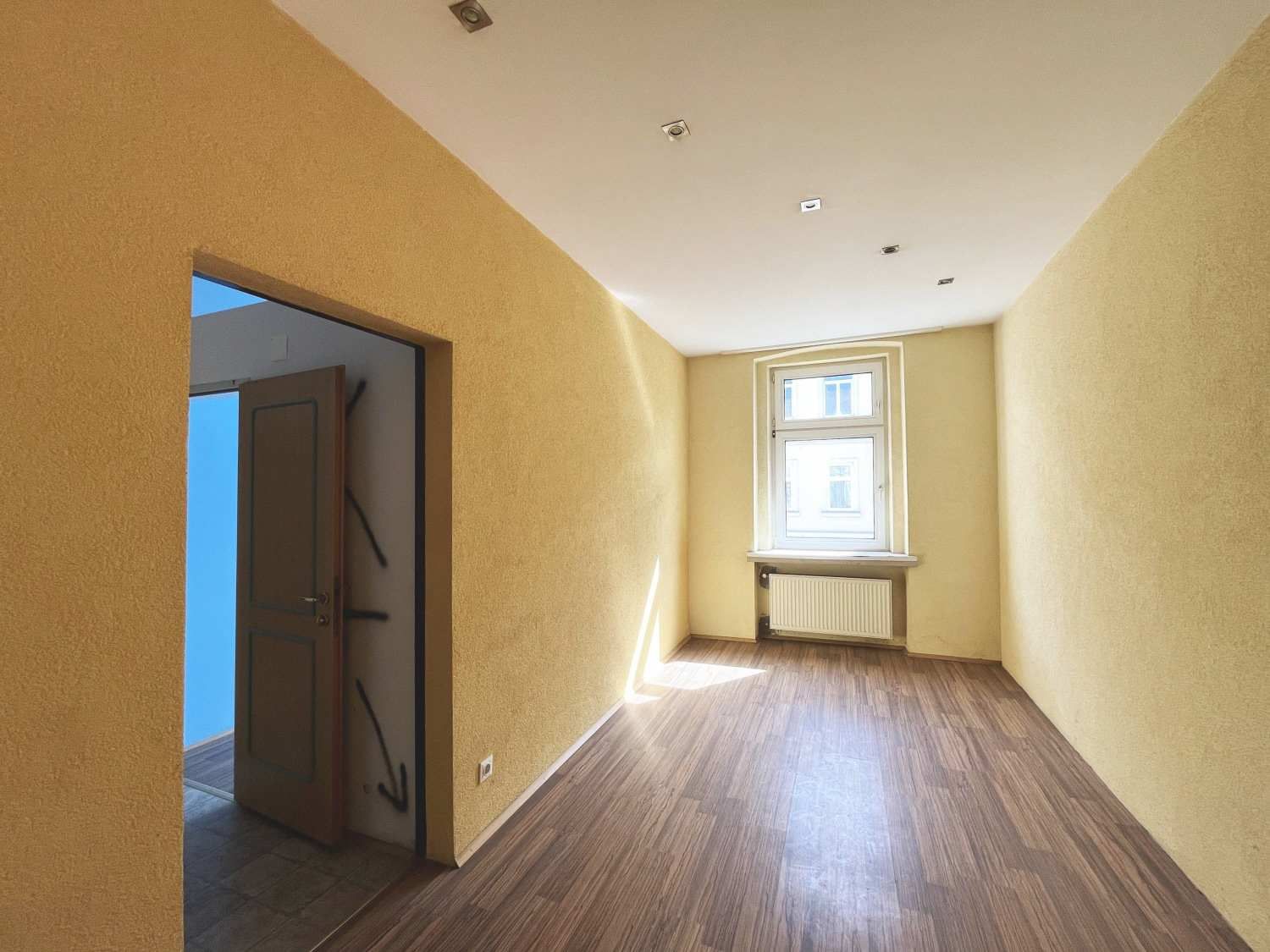 Sanierungsbedürftige 3-Zimmer-Wohnung - Nähe Schmelz