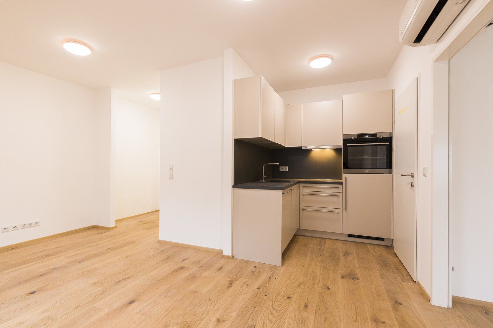 KLIMATISIERTE 2 ZIMMER DACHGESCHOSSEWOHNUNG - HETZENDORFER STRASSE