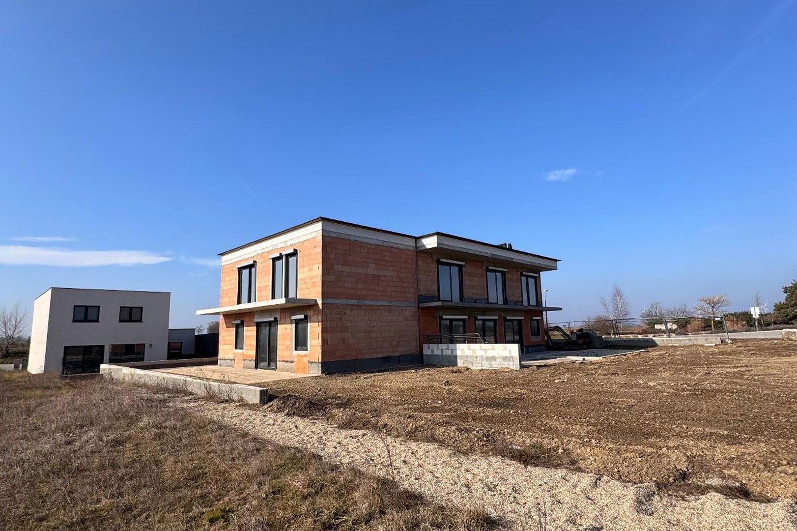 Haus zum Fertigstellen an privaten See Parndorf