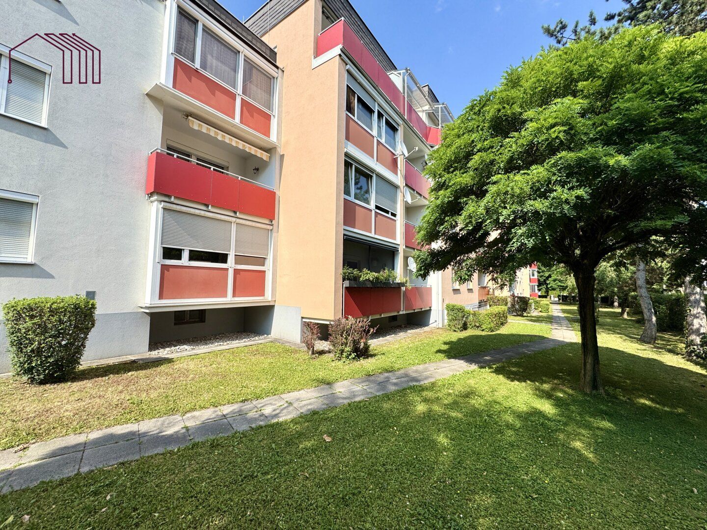 RUHIG, GRÜN & TOP ANGEBUNDEN: Geräumige 2-Zimmer-Wohnung mit Extraküche und Loggia in Graz-Wetzelsdorf