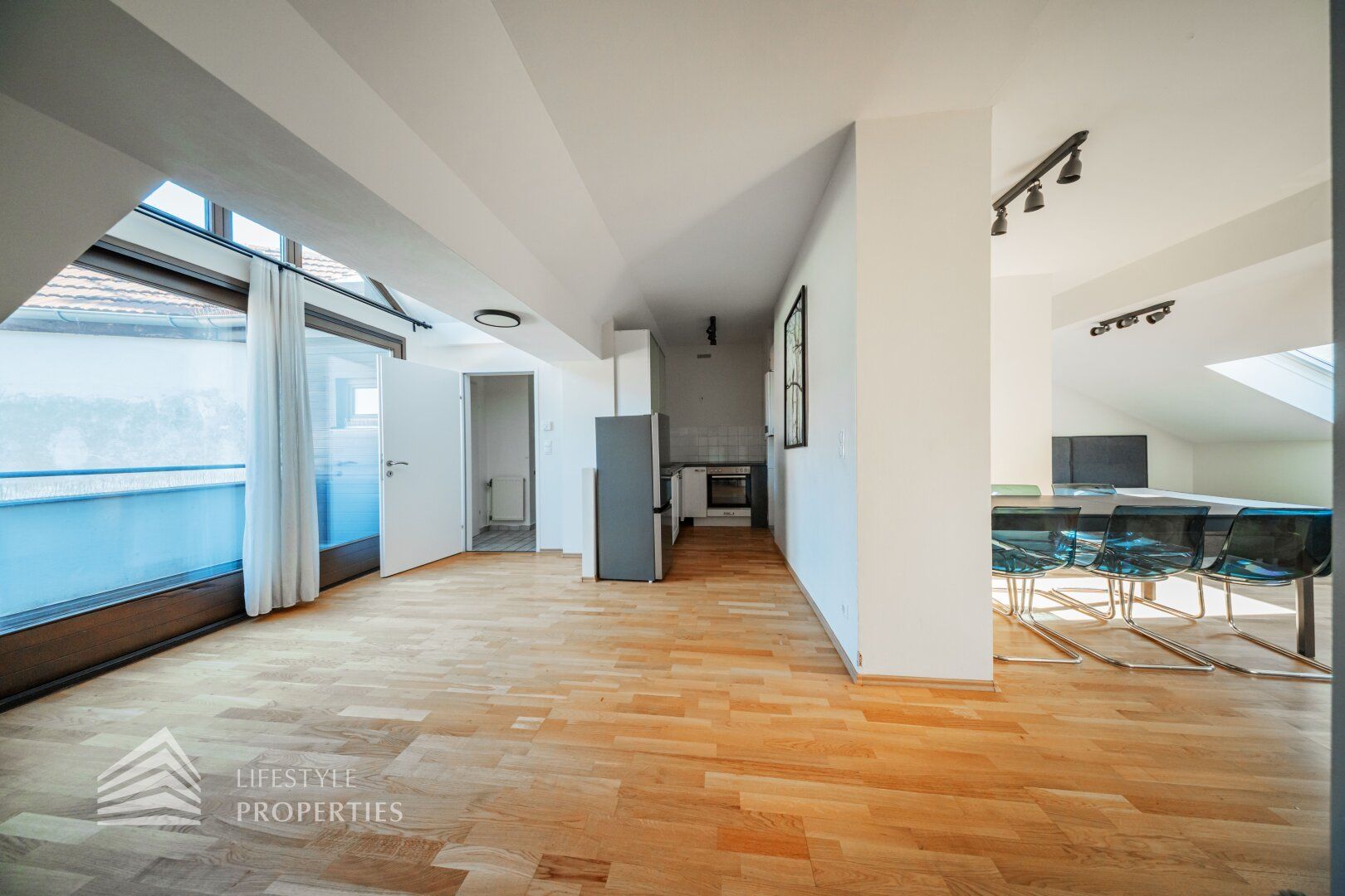 Loftartige Garconniere mit Terrasse, Nähe Ottakring