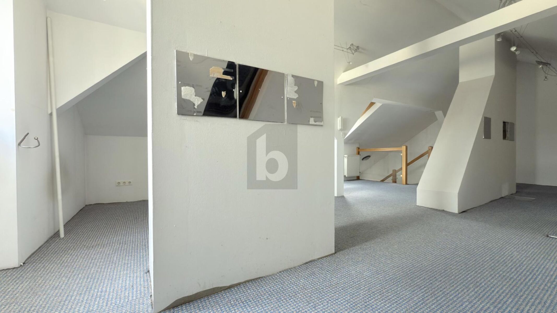 IM ZEHNERVIERTEL MIT VOLLKELLER, GARAGE UND LOFT-DACHGESCHOSS - 2 WOHNEIHEITEN MÖGLICH – pohled 5