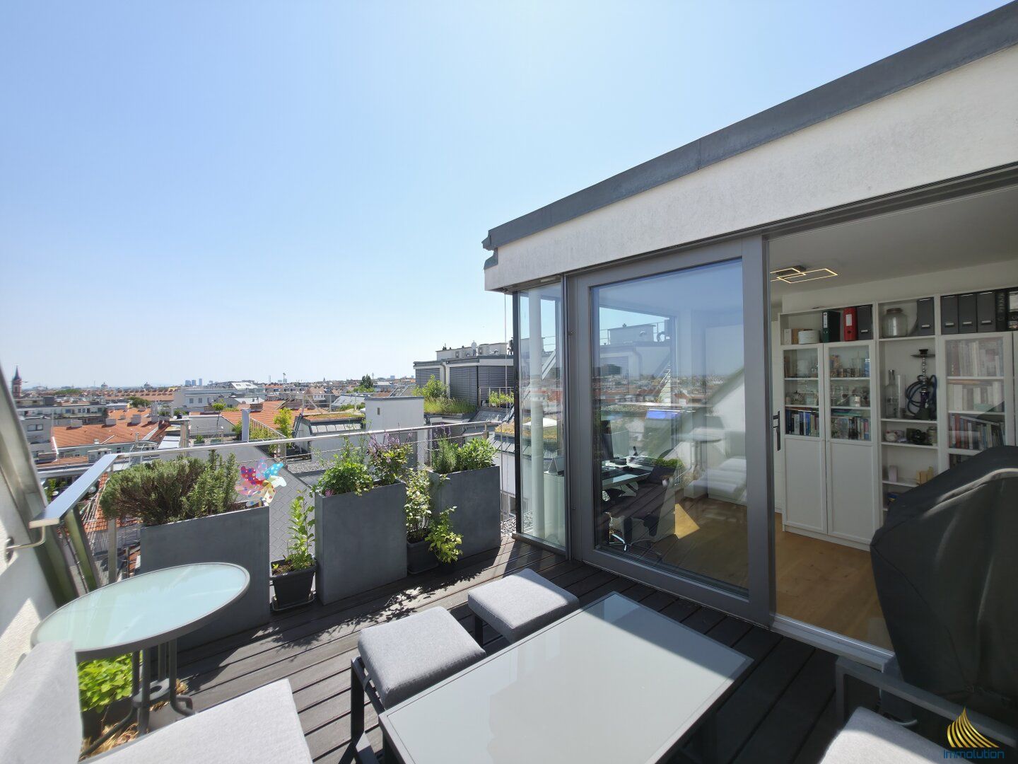 Exklusive Dachterrassenwohnung über den Dächern Wiens - Neubau 2017 auf stilvollem Altbau