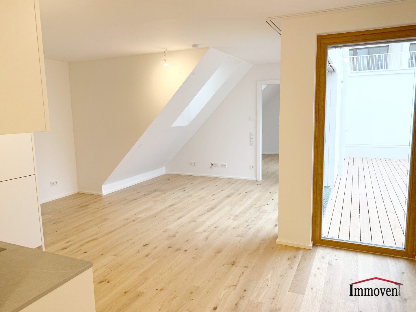 Mitten in der Stadt / zum Innenhof ausgerichtet / 2 Zimmer / Balkon!