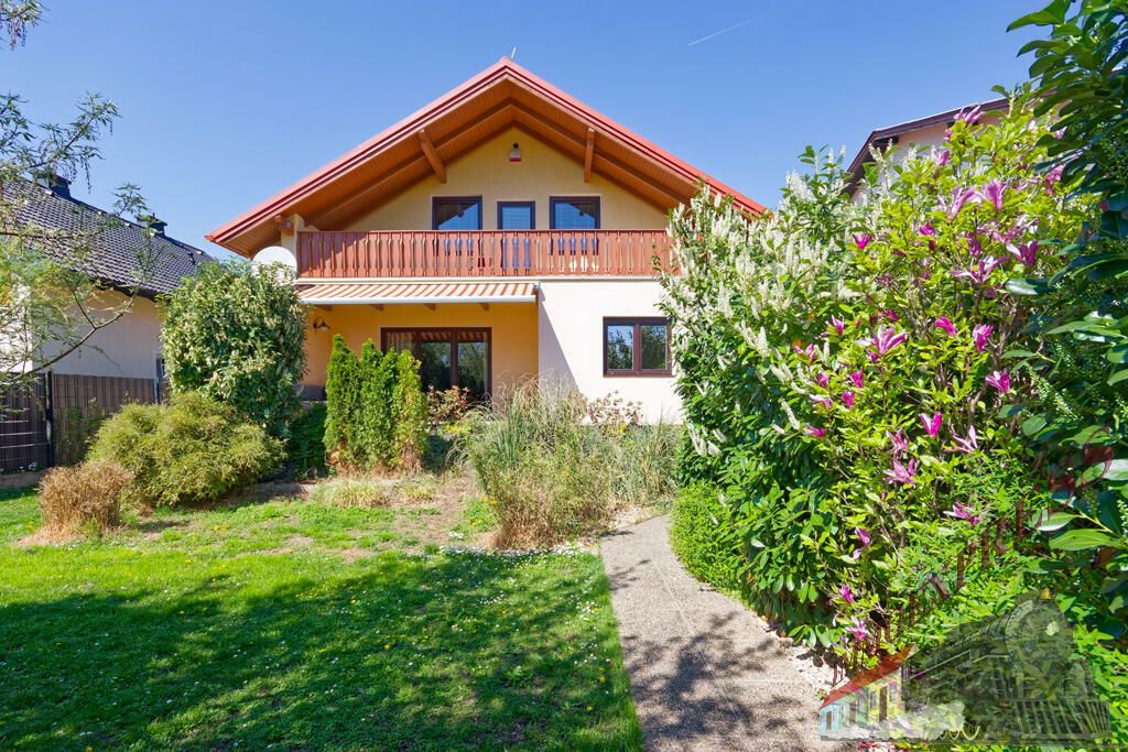 Einfamilienhaus mit Garage = attraktive Lage = sonniger unverbauter Grünblick