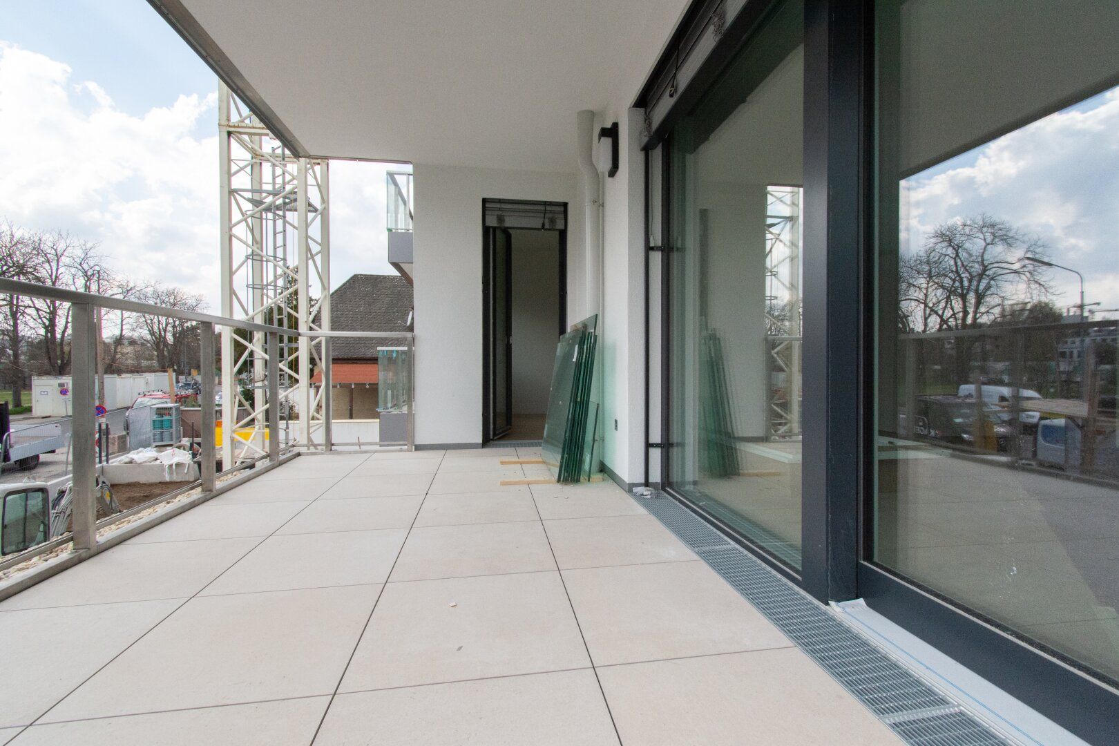 Anlegerwohnung! 3 Zimmer mit Terrasse in unmittelbarer Nähe zur U1 (130 Meter)