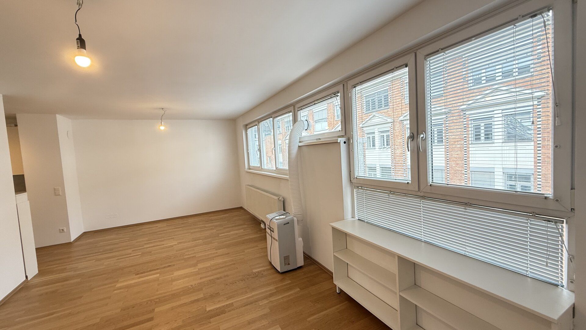 Moderne 2-Zimmer-Wohnung mit Klima und Stellplatz ab Mitte Juli!