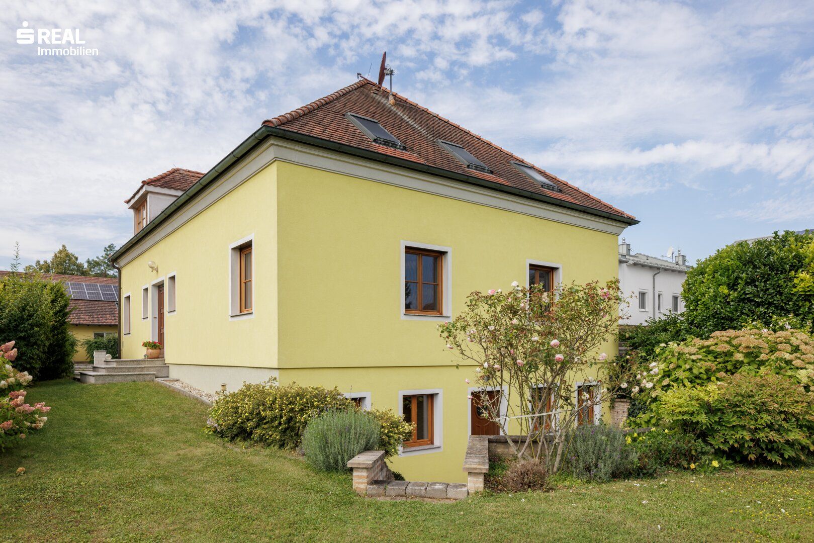 Traumhaus in Göllersdorf: Gepflegte 8 Zimmer-Oase mit großem Garten und Garage! - Vista 4