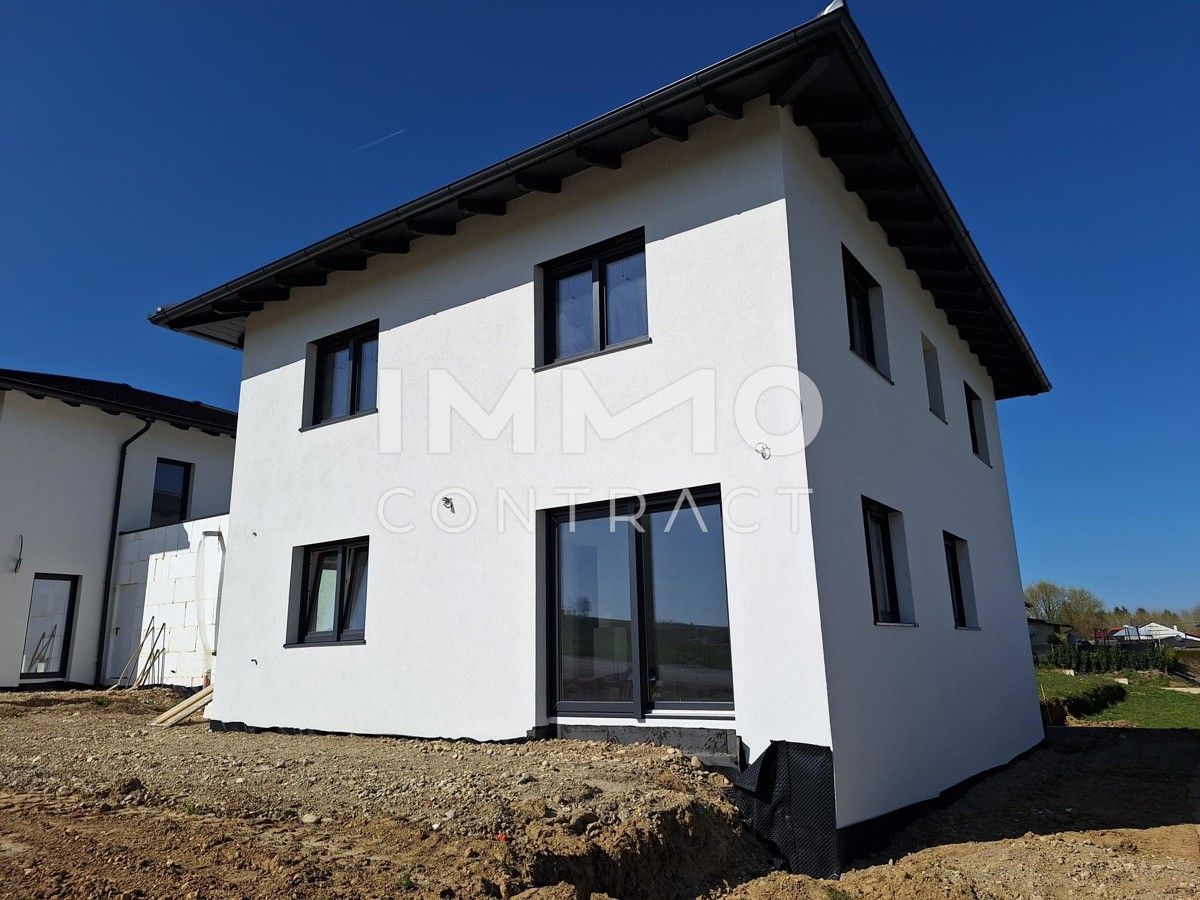 ERSTBEZUG - elegante Doppelhaushälfte mit Garten und Garage