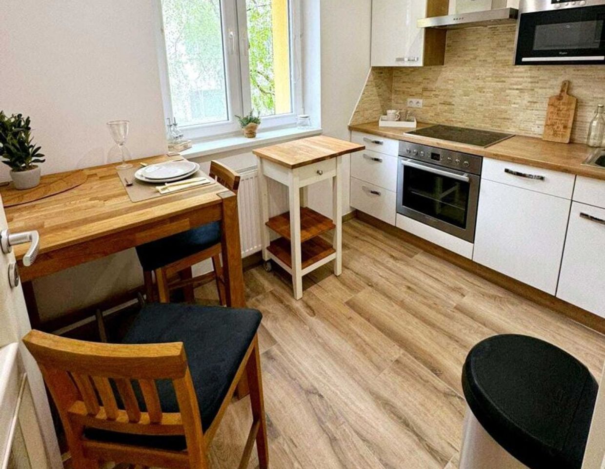 ***KAUFANBOT LIEGT VOR***LIEBEVOLL SANIERTE 1-ZIMMER WOHNUNG NÄHE U4 I HOFSEITIGE AUSRICHTUNG