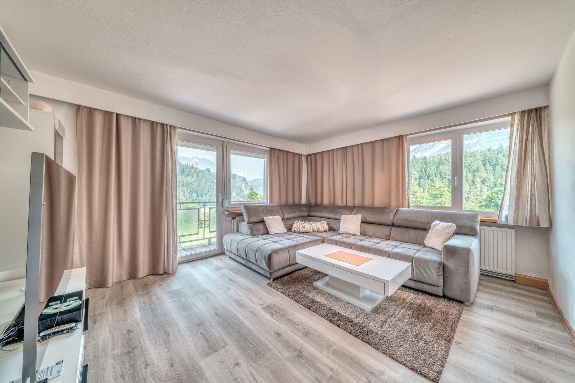 Naturverbundene Familien aufgepasst! Großzügige 5,5-Zimmer Wohnung mit Blick in's Grüne in Roppen