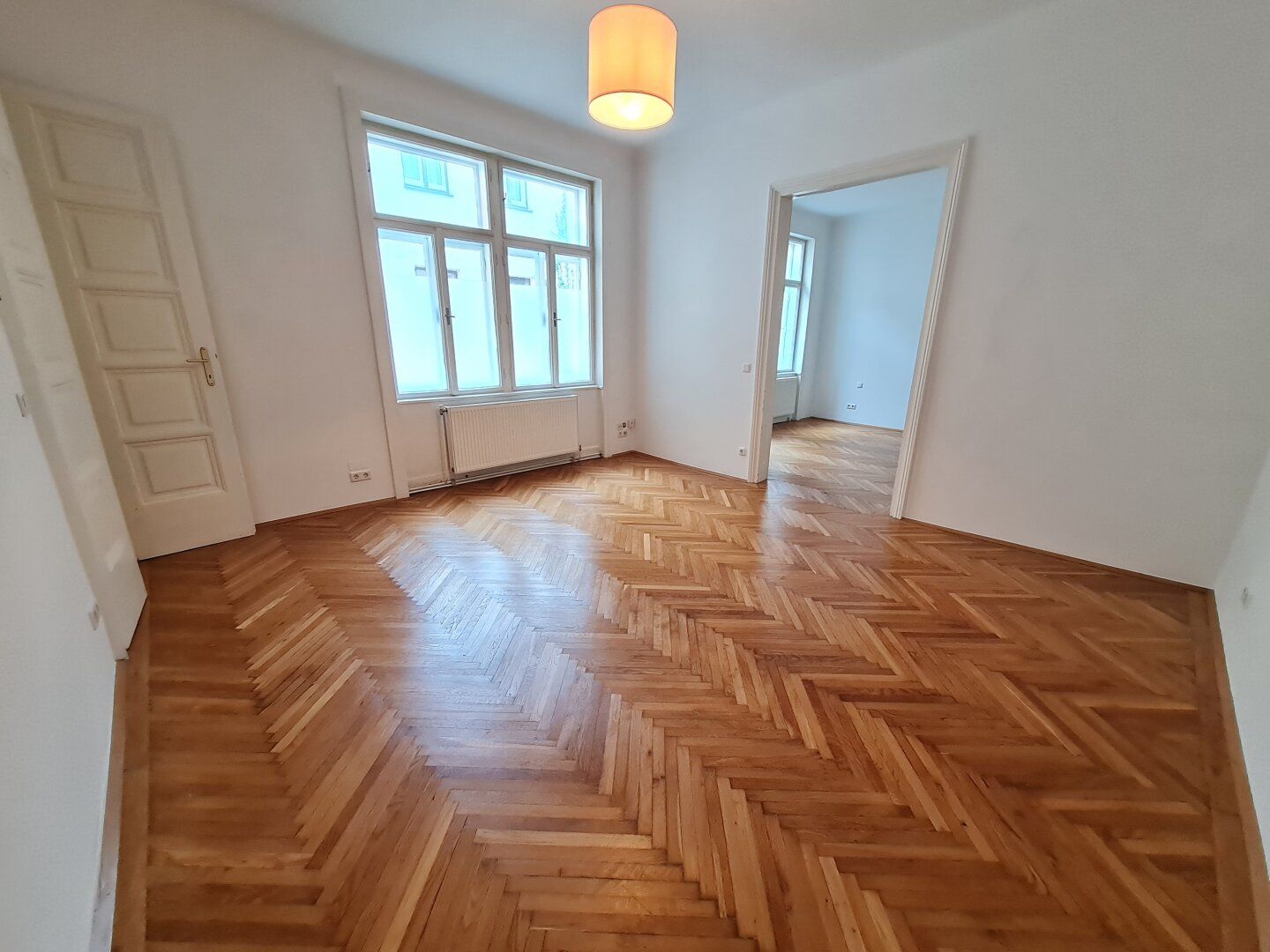 NÄHE NEUBAUGASSE! HOFRUHELAGE! 2 ZIMMER ALTBAUWOHNUNG!