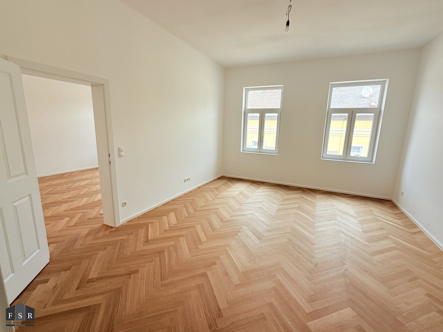 GENERALSANIERTE ALTBAUWOHNUNG (ca.95m²) mit BALKON (ca. 4m²) - 3 Zimmer - Altro