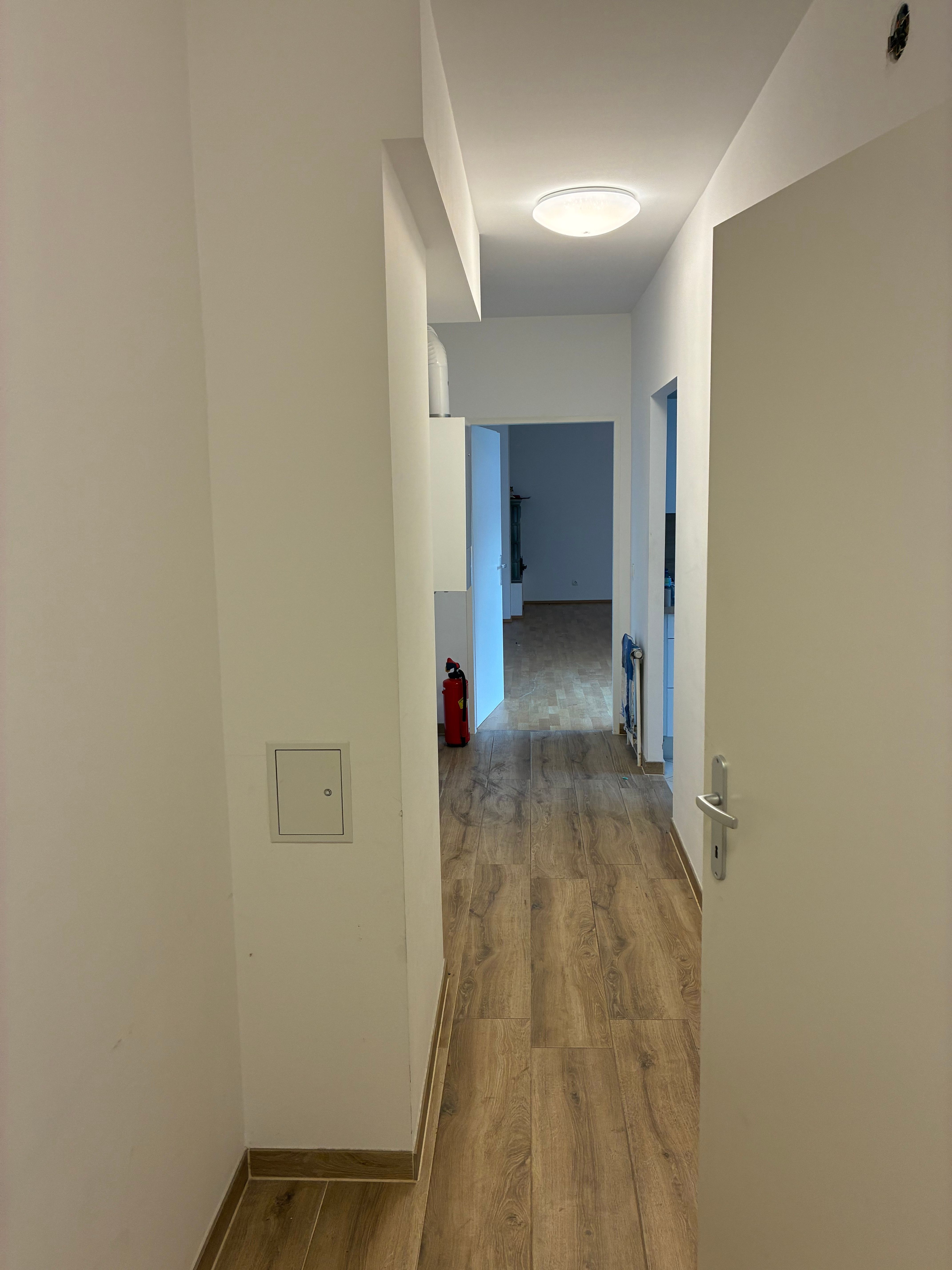 Purkersdorf Zentrum: Großzügige Dachgeschosswohnung mit Terrasse - 6 Zimmer, 203 m²