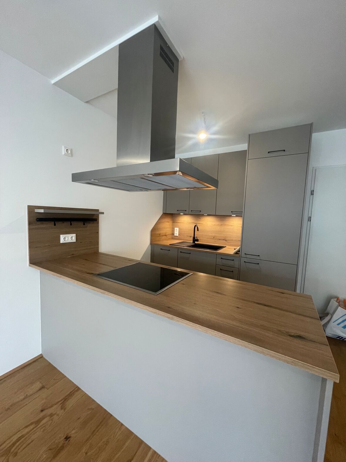 PROVISIONSFREIE bezugsfertige und gut geschnittene 2 Zimmer Wohnung mit Balkon und KÜCHE__T22