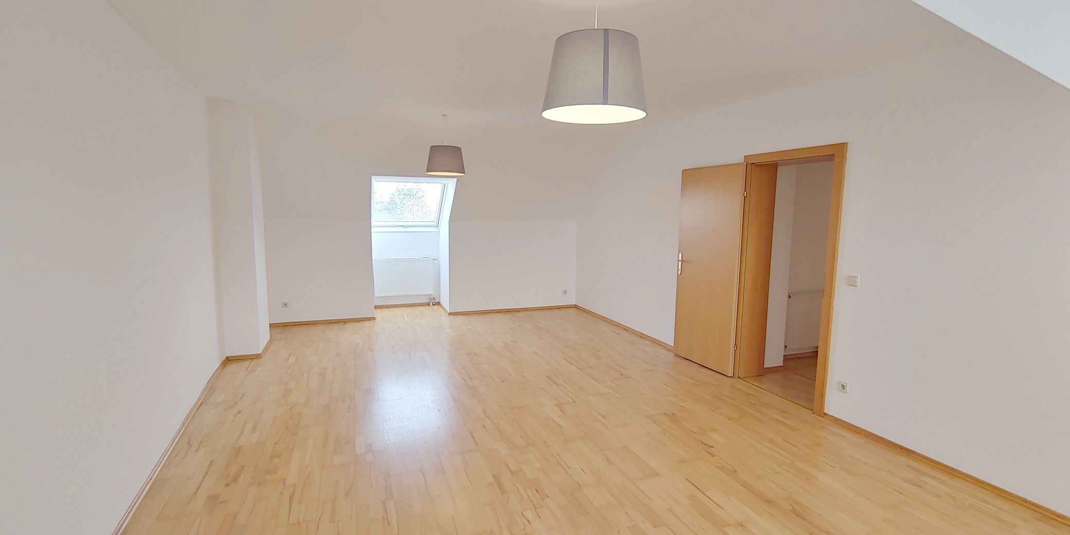 Großzügige 4-Zimmer-Maisonette-Wohnung mit Innenhofterrasse - zentral & ruhig gelegen